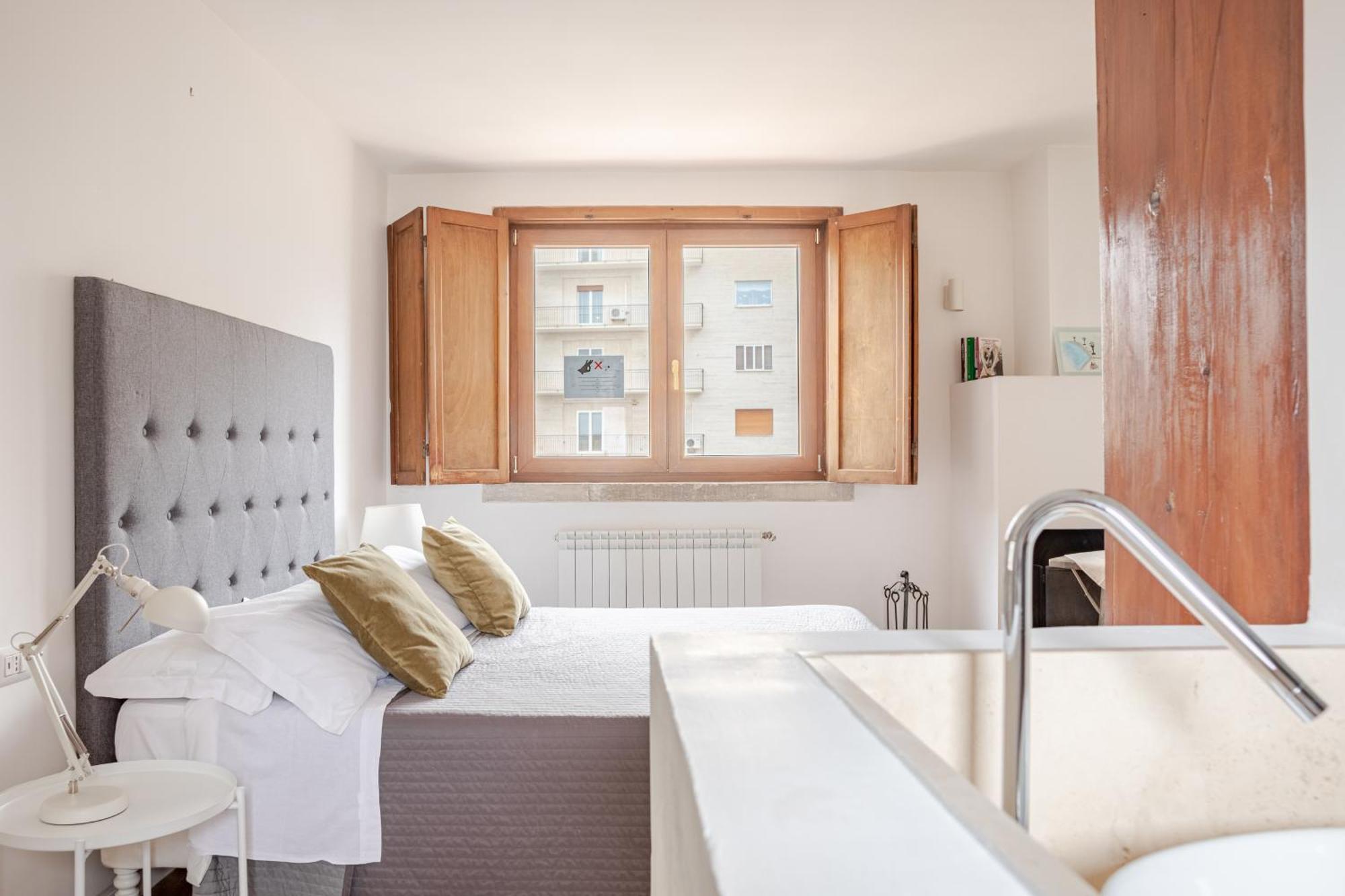 Bari Landlord 71 - Central Rooms Екстер'єр фото